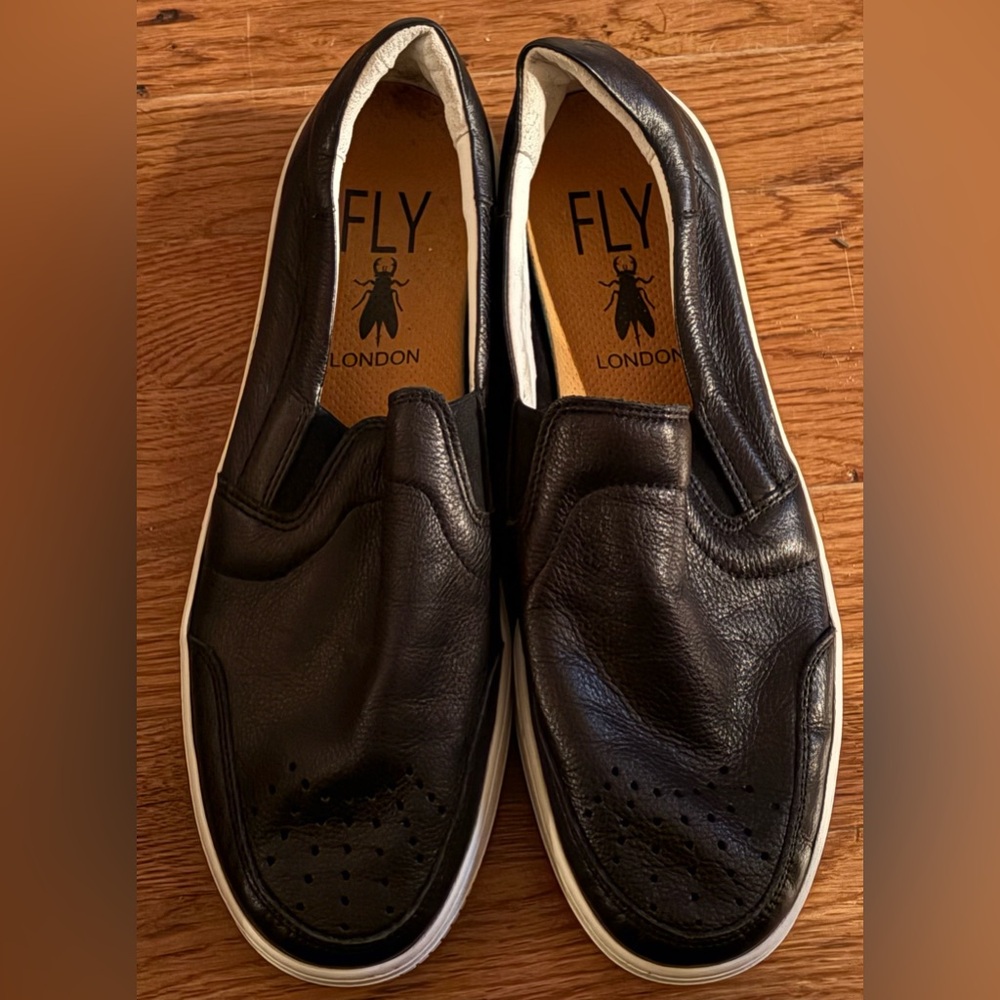 Fly London Men's Bowl515fly Sneaker, Black/White, Size 43/10, EUC